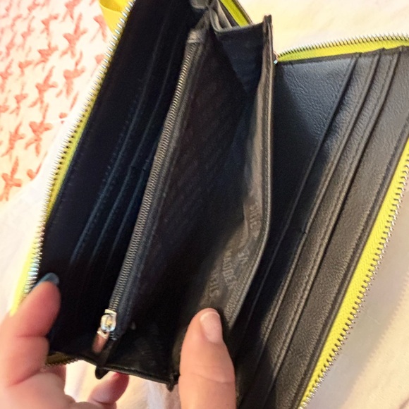 Steve Madden Lime Green Women's Wallet - Picture 7 of 9